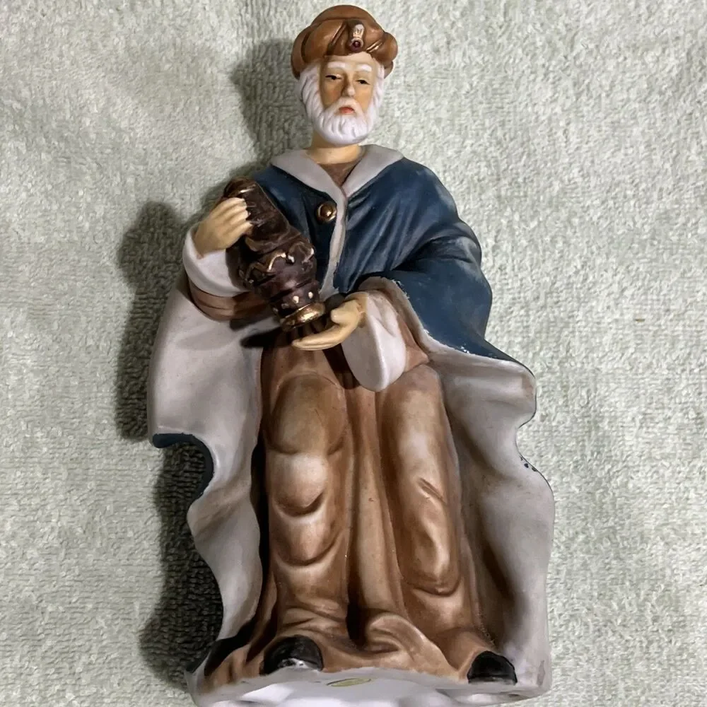 Vintage Unidentified Porcelain 2 WISE MEN Nativity Replacement Pieces Porcelain